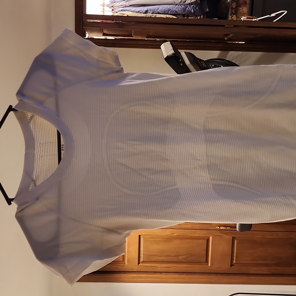 Lululemon Size 6 Tee